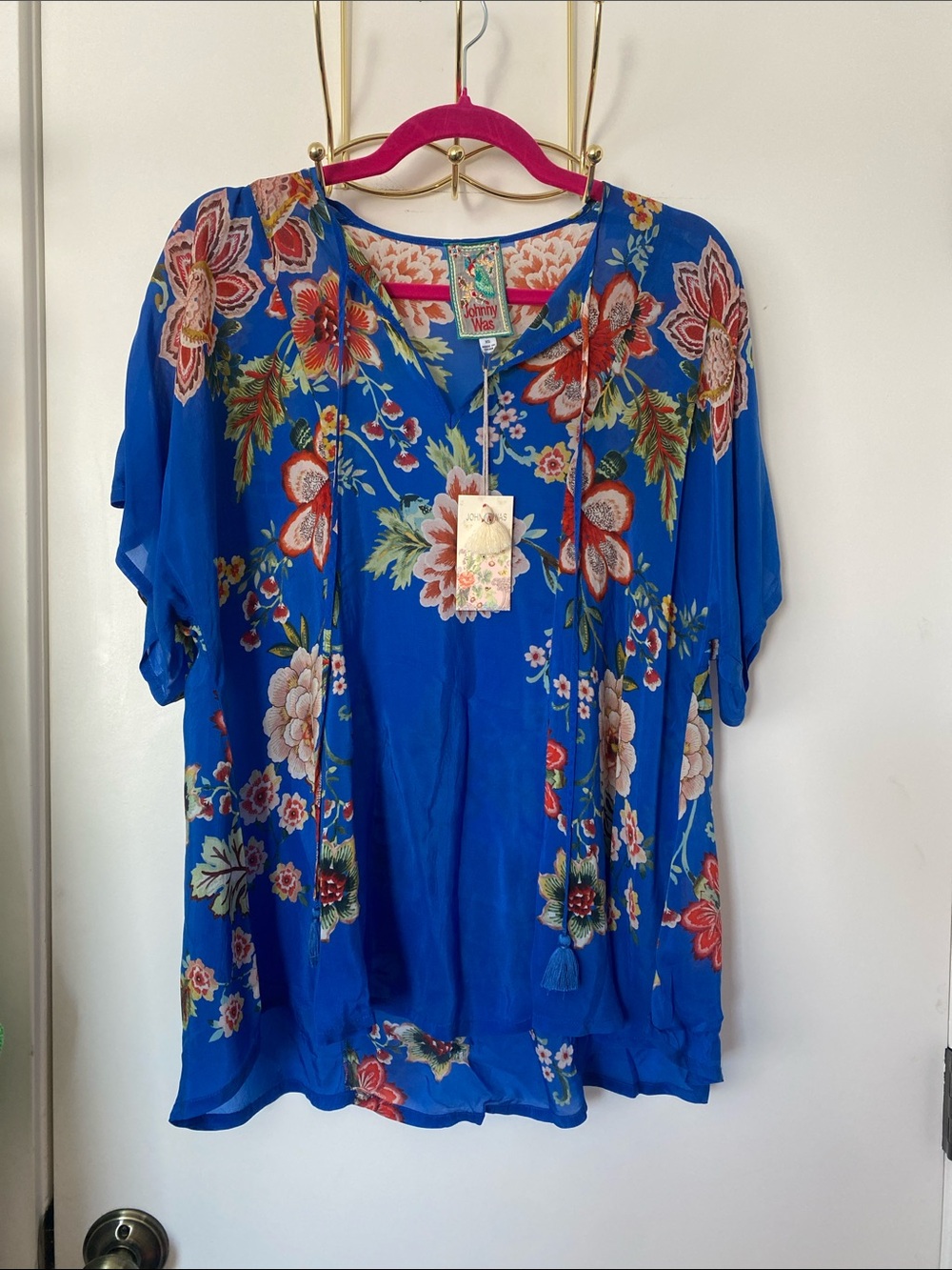 JOHNNY WAS Blue Floral V-Neck Tie-Front Blouse NWT! 💙